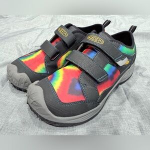 KEENSpeed Hound shoes in a black and multi-color (tie-dye) design, 6 NEW kids